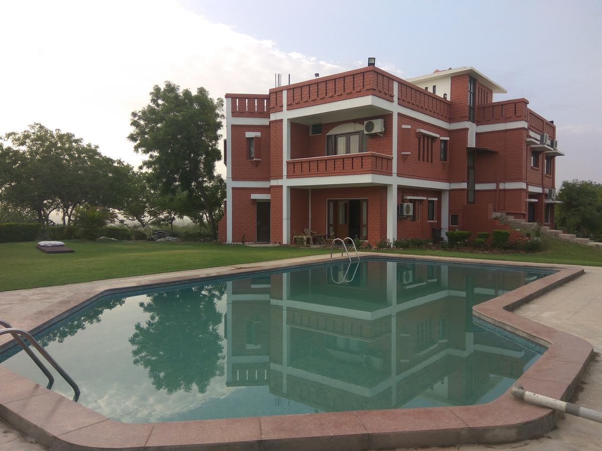 Nature Lovers Farm Hotel Gurgaon Buitenkant foto